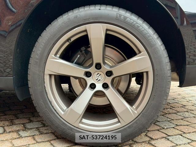 Porsche MACAN 2022-09 8003251-15