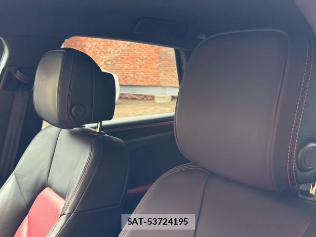 Porsche MACAN 2022-09 8003251-16