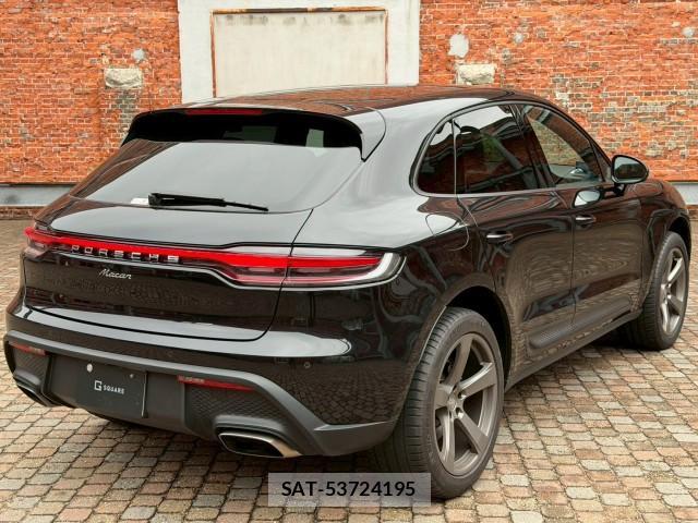 Porsche MACAN 2022-09 8003251-2