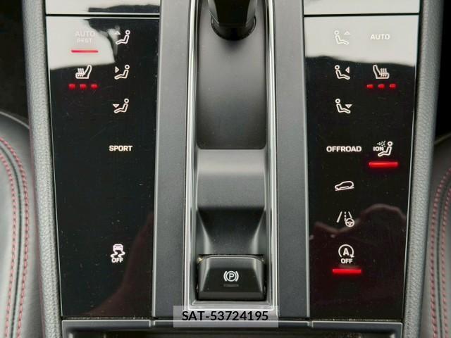 Porsche MACAN 2022-09 8003251-3
