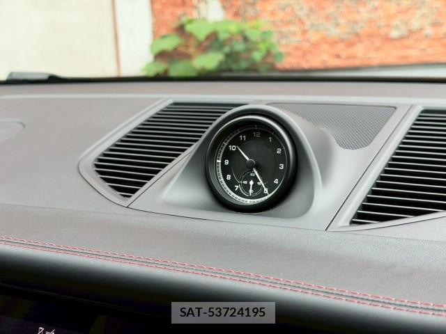 Porsche MACAN 2022-09 8003251-6