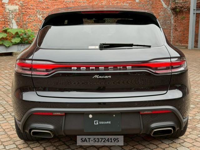 Porsche MACAN 2022-09 8003251-8
