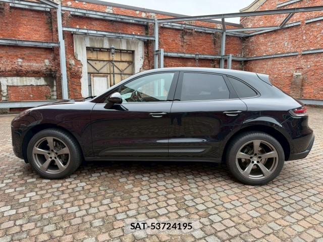 Porsche MACAN 2022-09 8003251-9