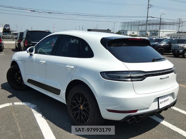 Porsche MACAN 2020-08 8005730-4