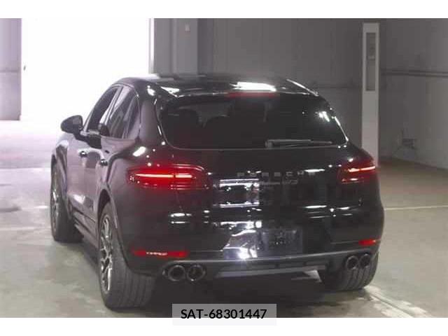 Porsche MACAN 2017-06 8009304-1