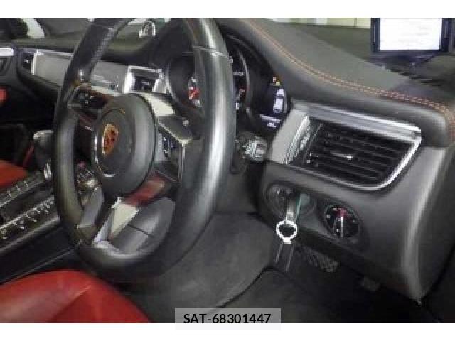 Porsche MACAN 2017-06 8009304-2