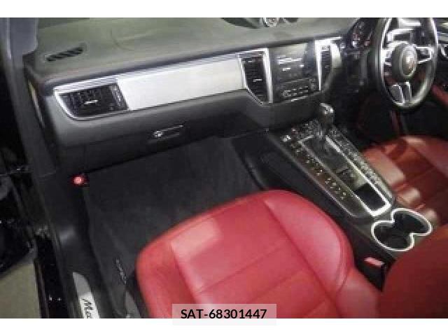 Porsche MACAN 2017-06 8009304-4
