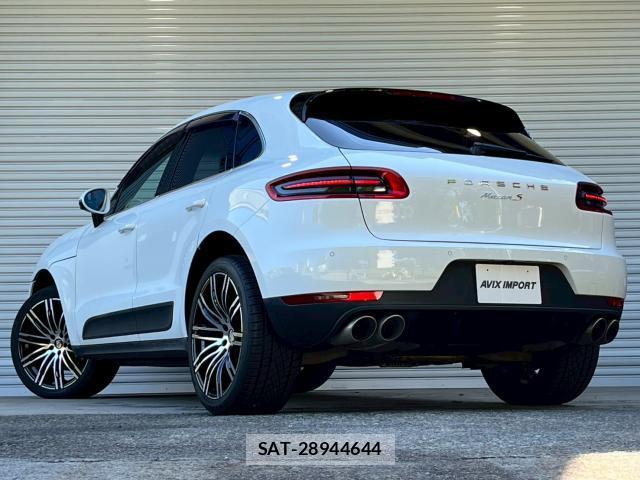 Porsche MACAN 2015-05 8011900-1