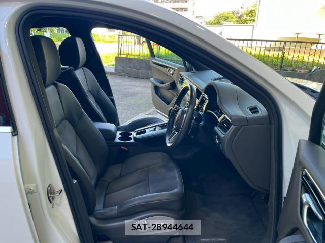 Porsche MACAN 2015-05 8011900-14