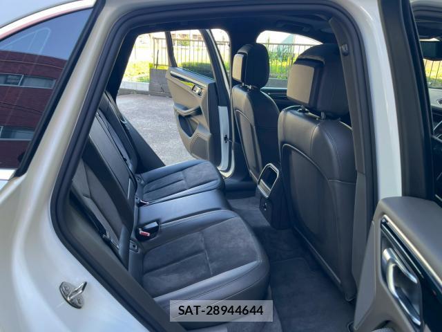 Porsche MACAN 2015-05 8011900-17