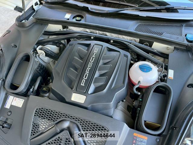 Porsche MACAN 2015-05 8011900-19