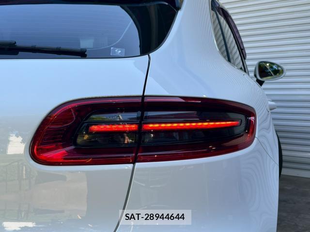 Porsche MACAN 2015-05 8011900-3