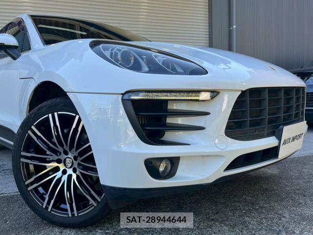 Porsche MACAN 2015-05 8011900-4