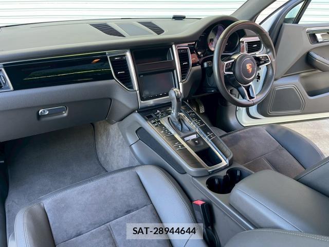 Porsche MACAN 2015-05 8011900-7