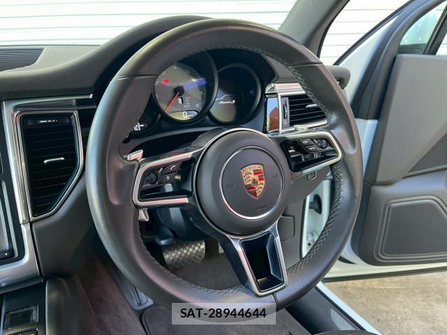 Porsche MACAN 2015-05 8011900-8