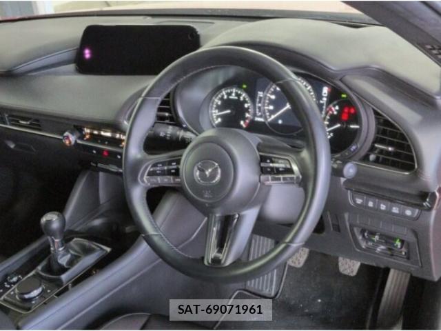 Mazda MAZDA3 2021-02 8008023-2