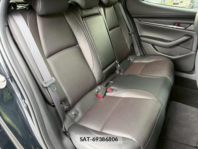 Mazda MAZDA3 2019-07 8008472-6