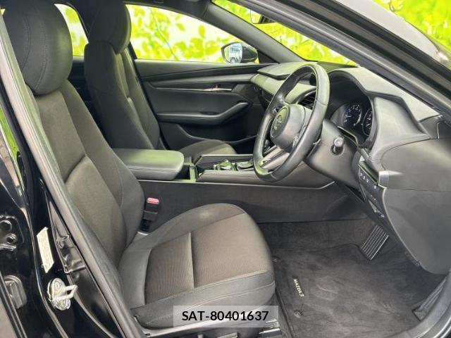 Mazda MAZDA3 2019-08 8009110-3