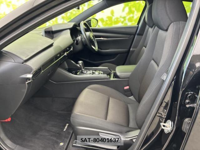 Mazda MAZDA3 2019-08 8009110-5