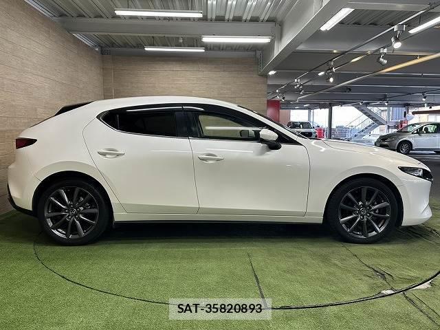 Mazda MAZDA3 2021-06 8010883-17