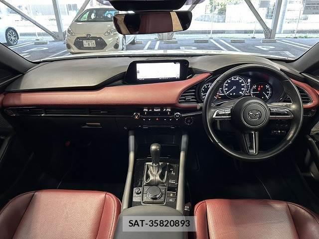 Mazda MAZDA3 2021-06 8010883-2