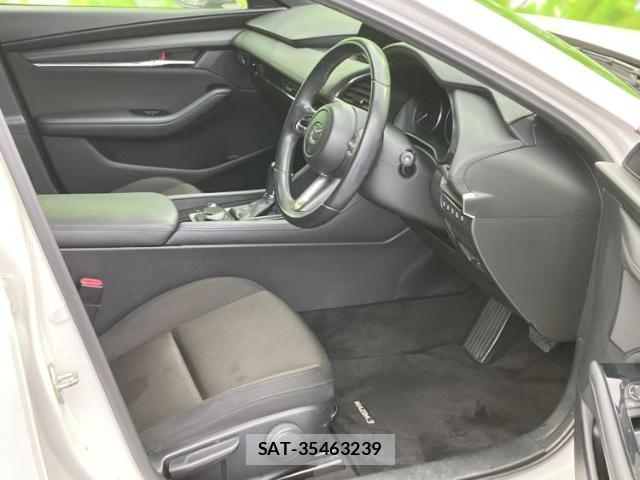 Mazda MAZDA3 2019-06 8012303-3