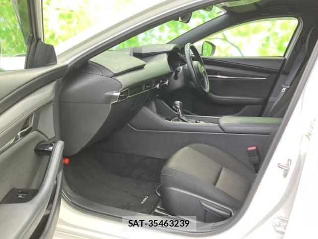 Mazda MAZDA3 2019-06 8012303-5