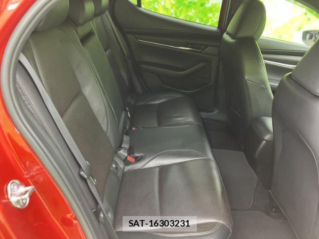 Mazda MAZDA3 2019-07 8012331-4