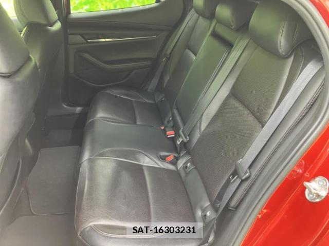 Mazda MAZDA3 2019-07 8012331-6