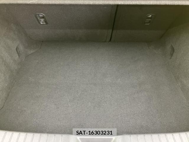 Mazda MAZDA3 2019-07 8012331-7