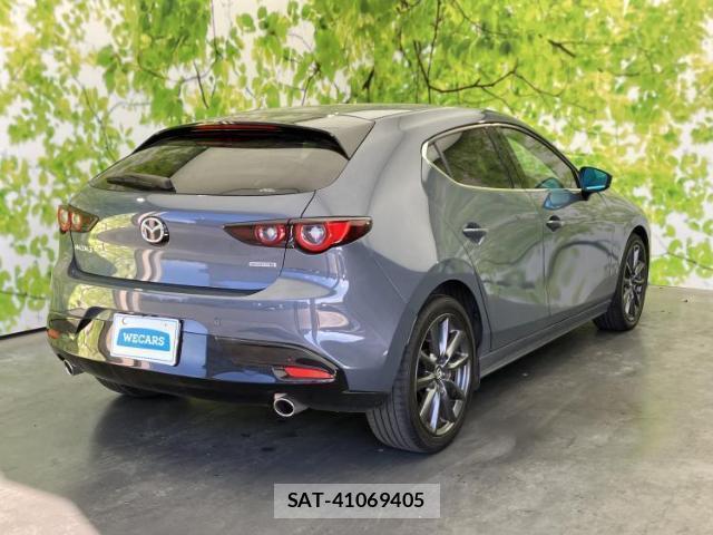 Mazda MAZDA3 2022-08 8012451-2
