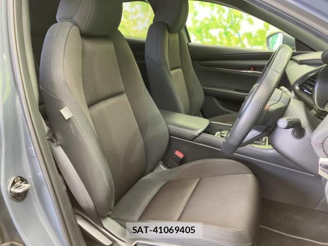 Mazda MAZDA3 2022-08 8012451-3