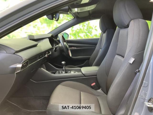 Mazda MAZDA3 2022-08 8012451-5
