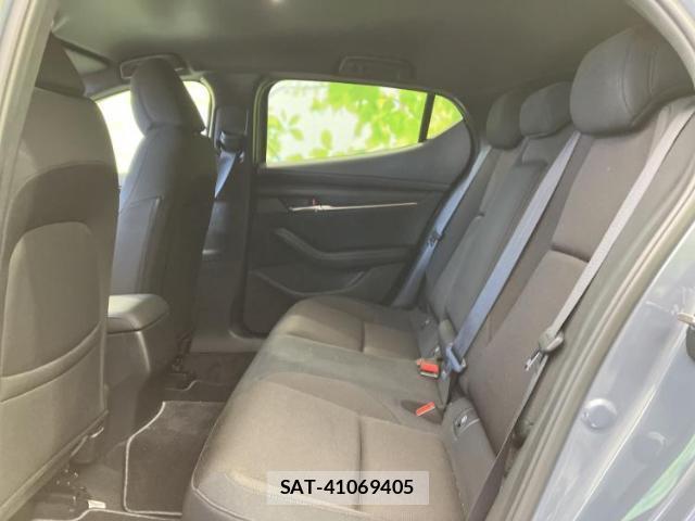 Mazda MAZDA3 2022-08 8012451-6