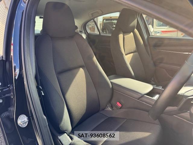 Mazda MAZDA3 2019-07 8011146-2