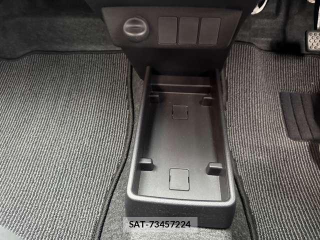 Daihatsu MIRA 2017-10 8011231-8