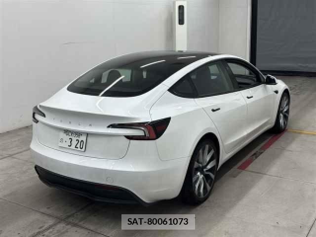 Tesla MODEL 3 2024-05 8010282-4