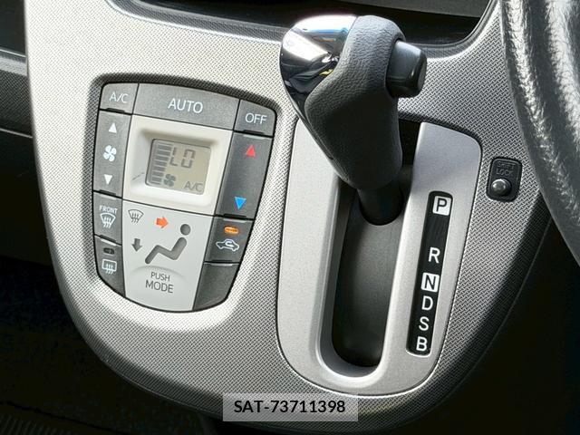 Daihatsu MOVE 2013-06 8008471-11