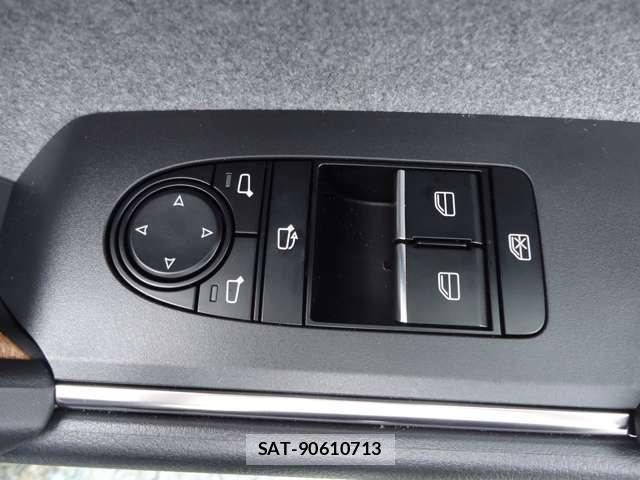 Mazda MX-30 2023-11 8008691-7