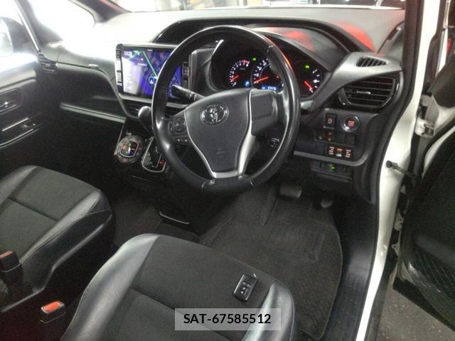 Toyota NOAH 2019-06 8003720-2