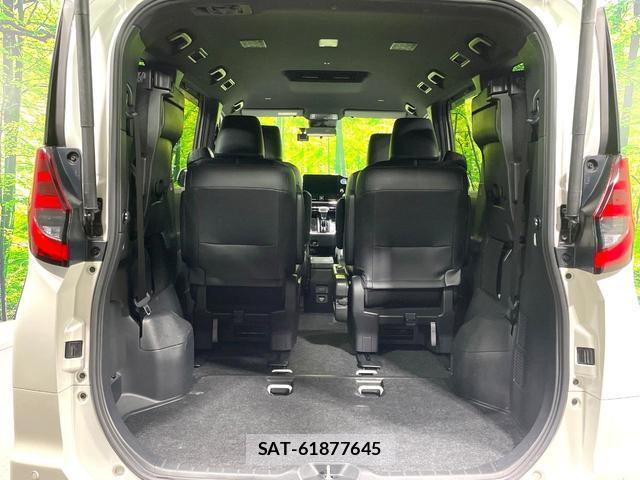 Toyota NOAH 2023-06 8005047-11