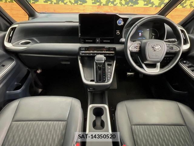 Toyota NOAH 2022-06 8005215-1