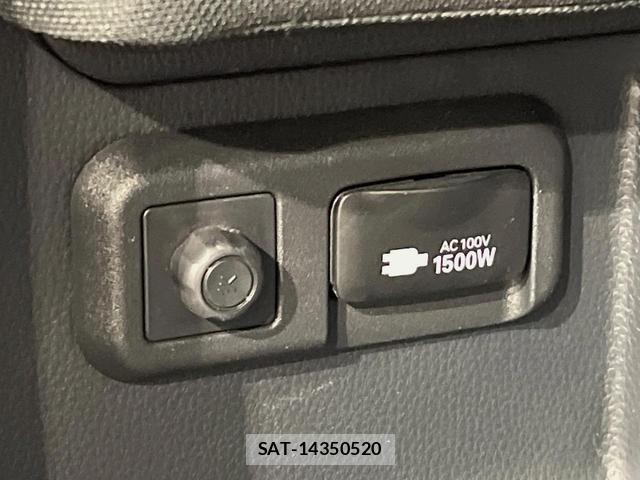 Toyota NOAH 2022-06 8005215-13