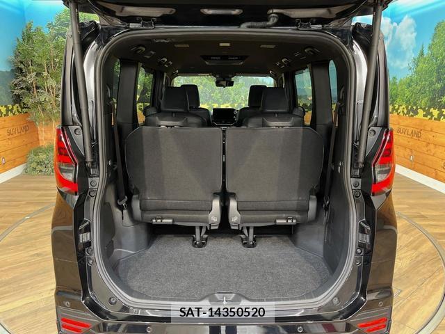 Toyota NOAH 2022-06 8005215-17