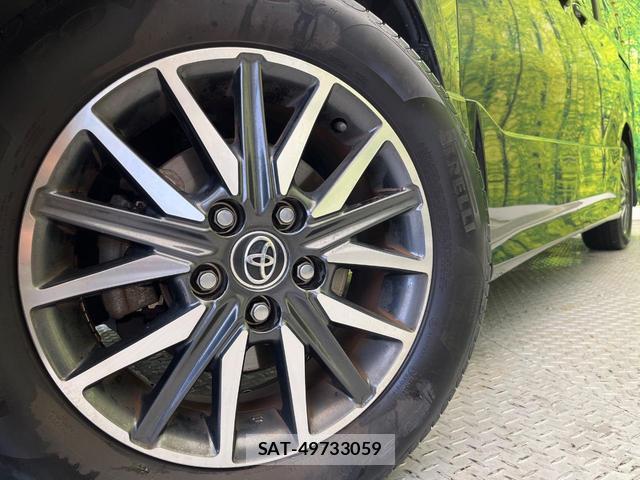 Toyota NOAH 2014-11 8006386-13