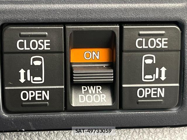Toyota NOAH 2014-11 8006386-2