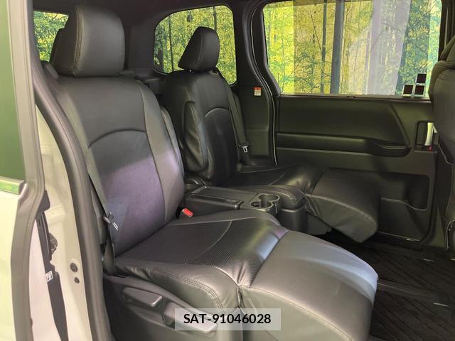 Toyota NOAH 2023-03 8006545-9