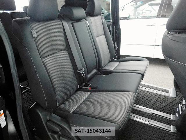 Toyota NOAH 2017-07 8007188-11