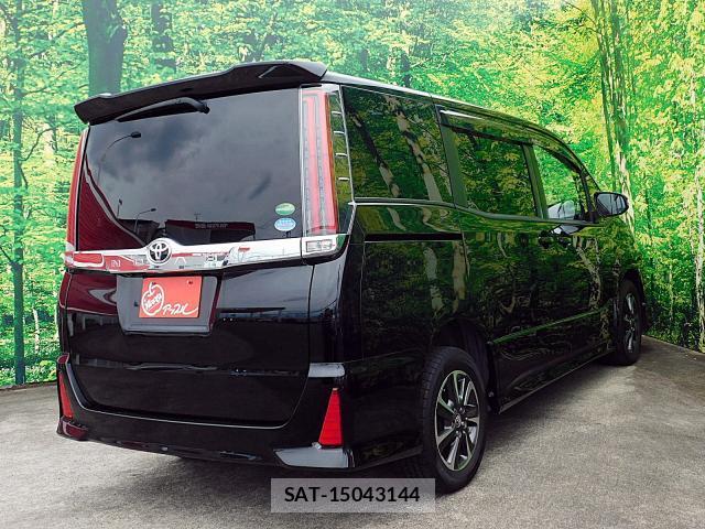 Toyota NOAH 2017-07 8007188-4