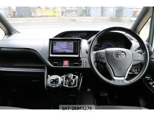 Toyota NOAH 2021-07 8007280-2